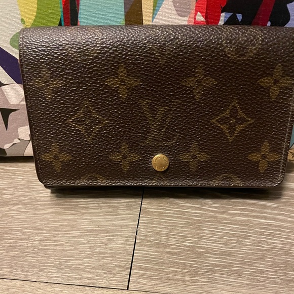 Auth Louis Vuitton wallet - Picture 1 of 11